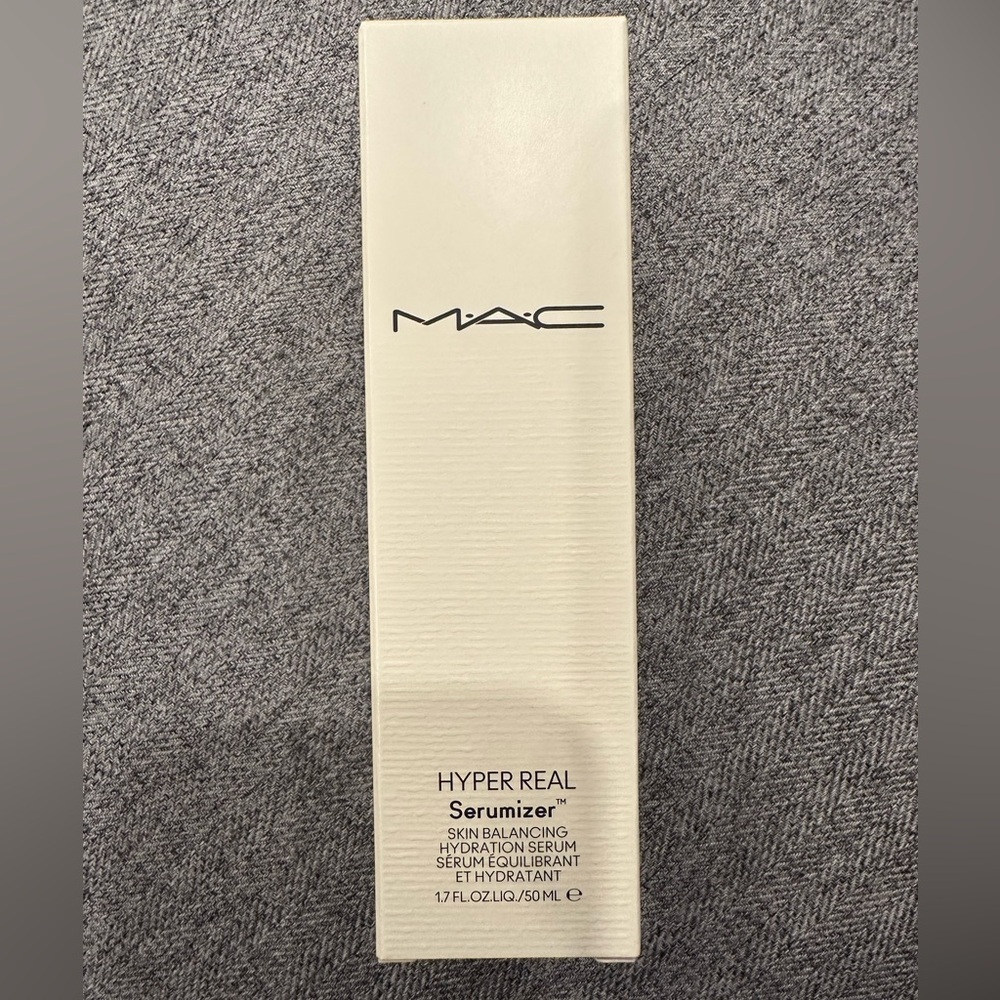 NEW in box - MAC Cosmetics Hyper Real Serumizer - Cream